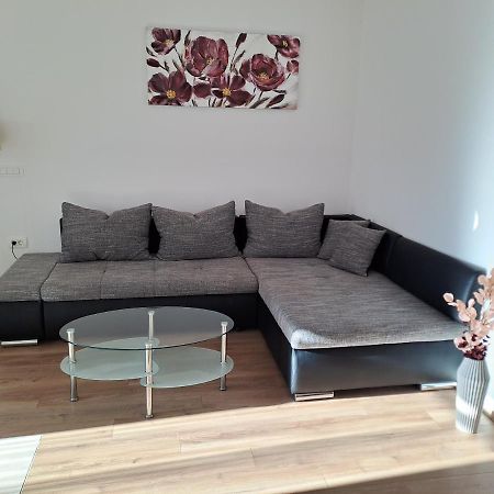Yulia Apartman Pula Bagian luar foto