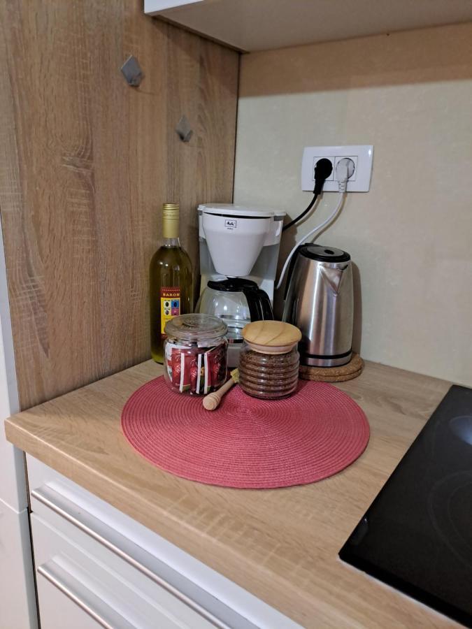 Yulia Apartman Pula Bagian luar foto