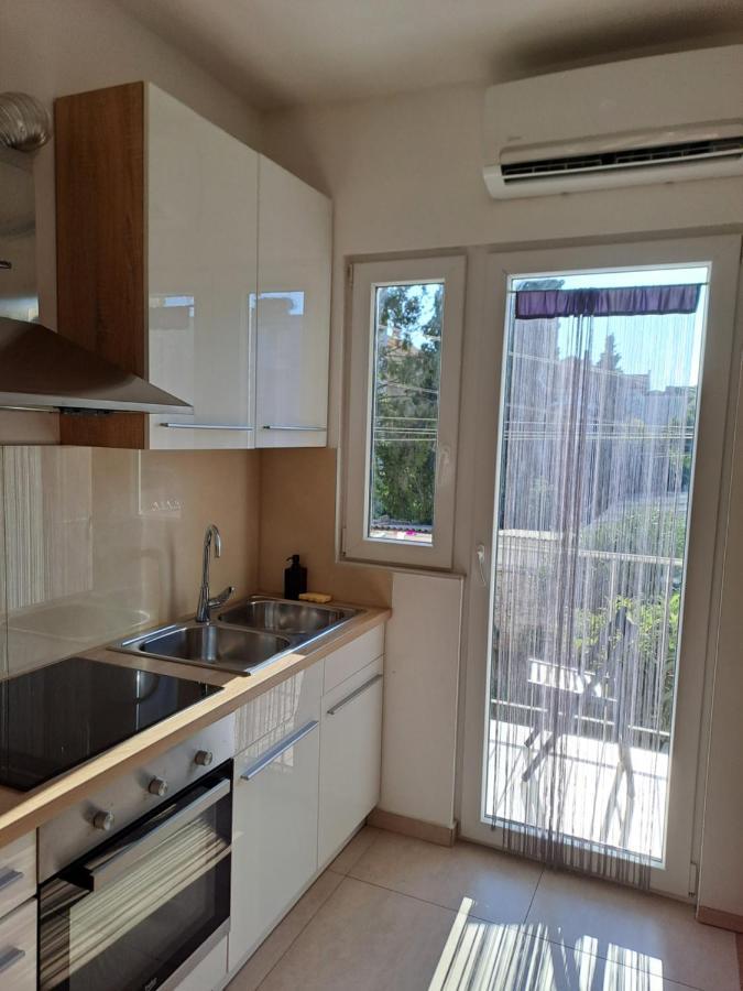 Yulia Apartman Pula Bagian luar foto