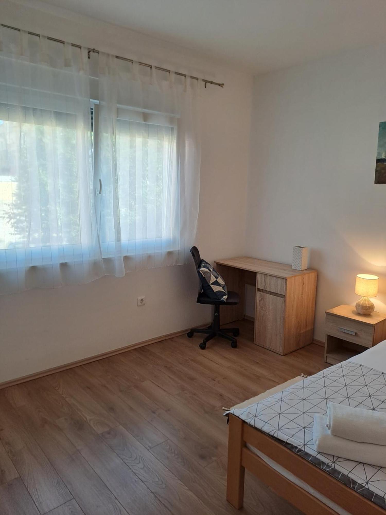 Yulia Apartman Pula Bagian luar foto