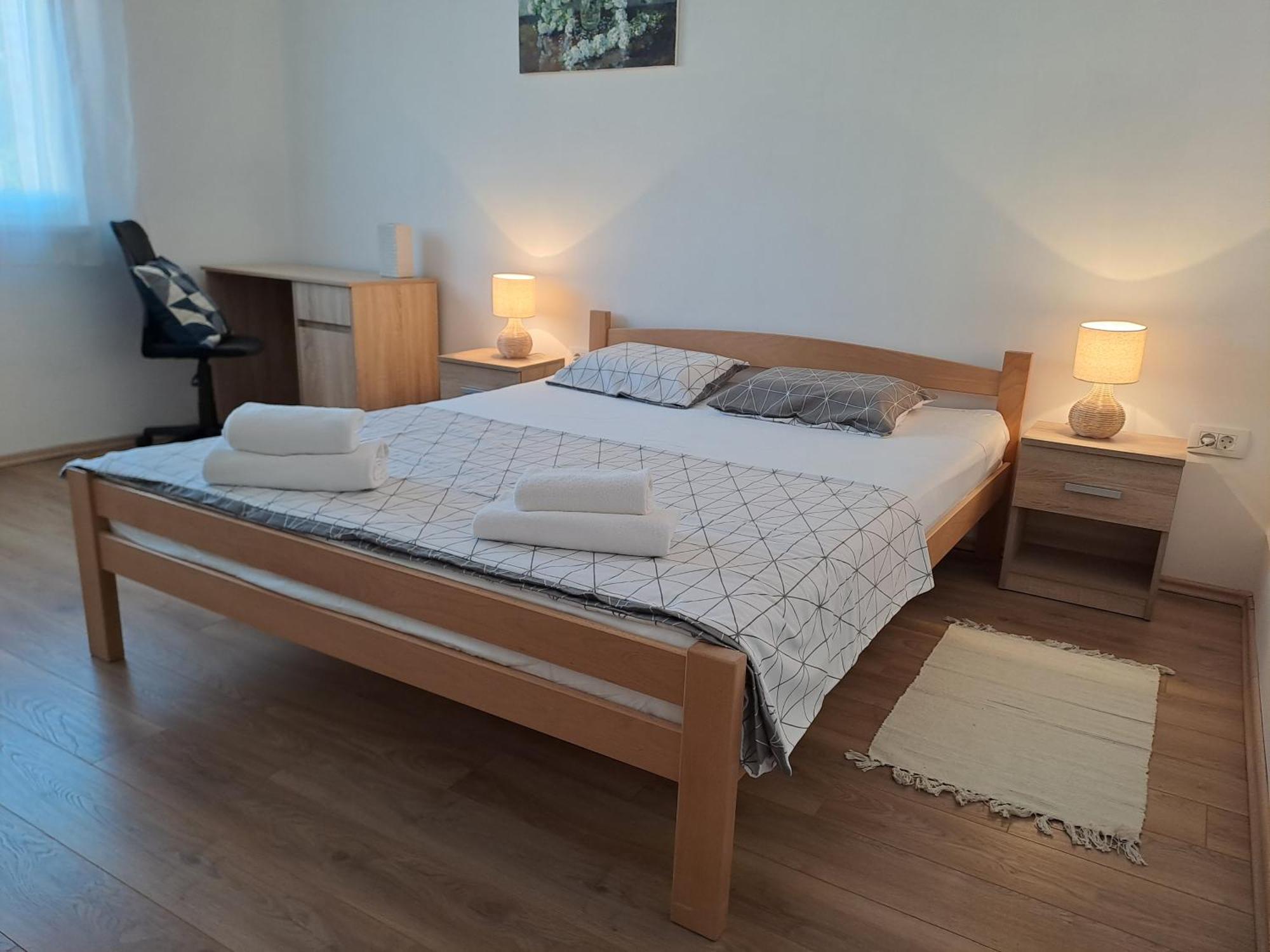 Yulia Apartman Pula Bagian luar foto