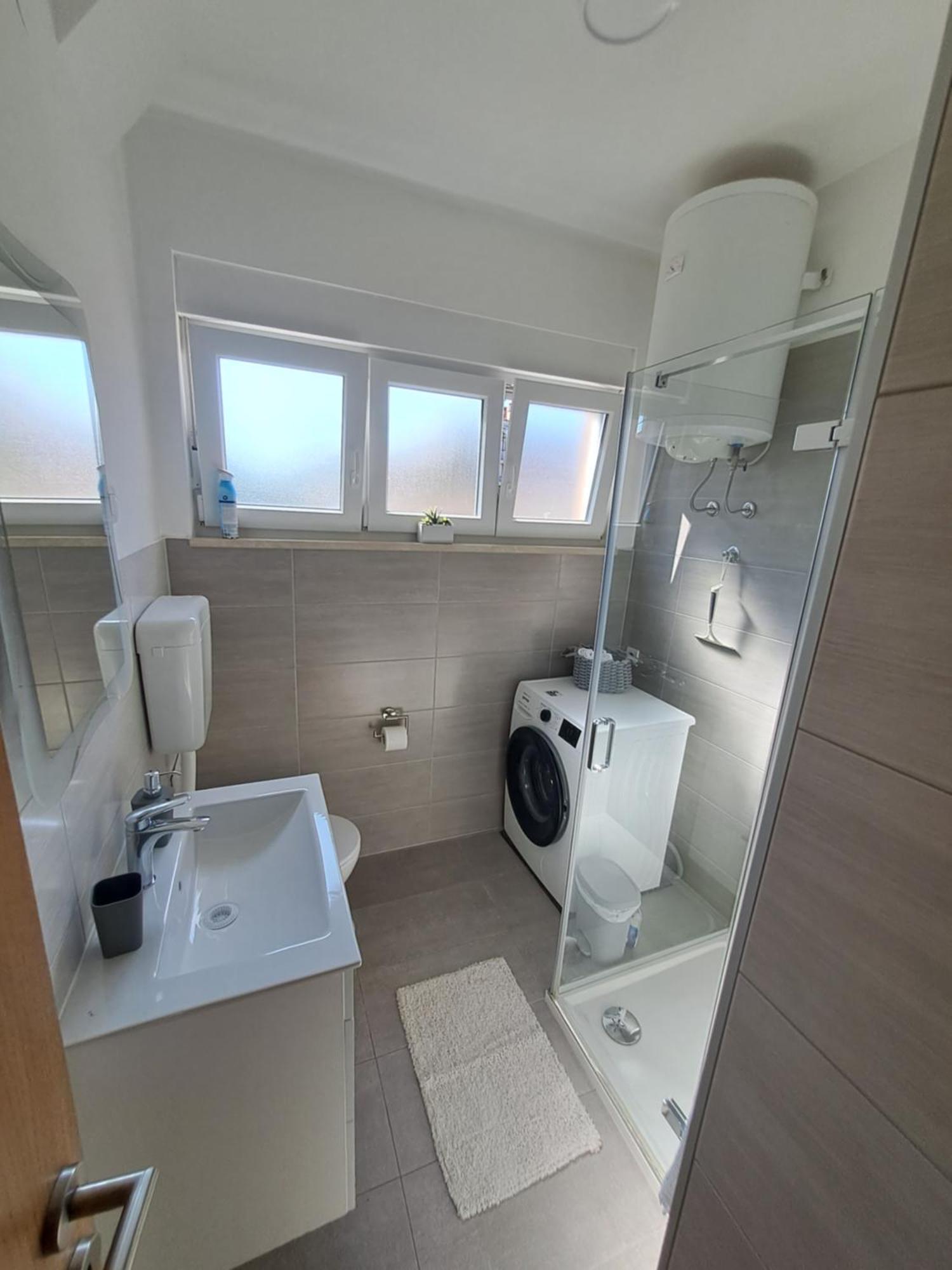 Yulia Apartman Pula Bagian luar foto
